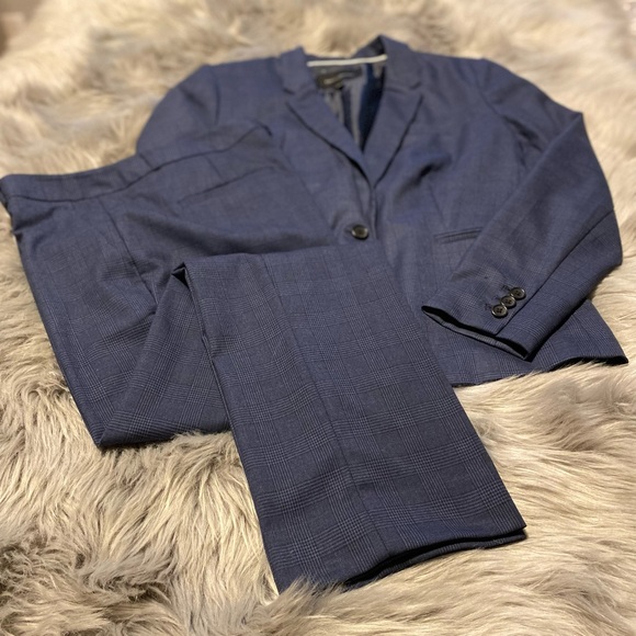 Banana Republic Pants - Beautiful Banana Republic Suit Navy and Black Plaid